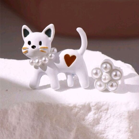 Flower Faux Pearl Stud Earrings Cat Design Earring - Picture 4 of 5